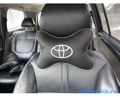 Подушка на подголовник Toyota (черная)